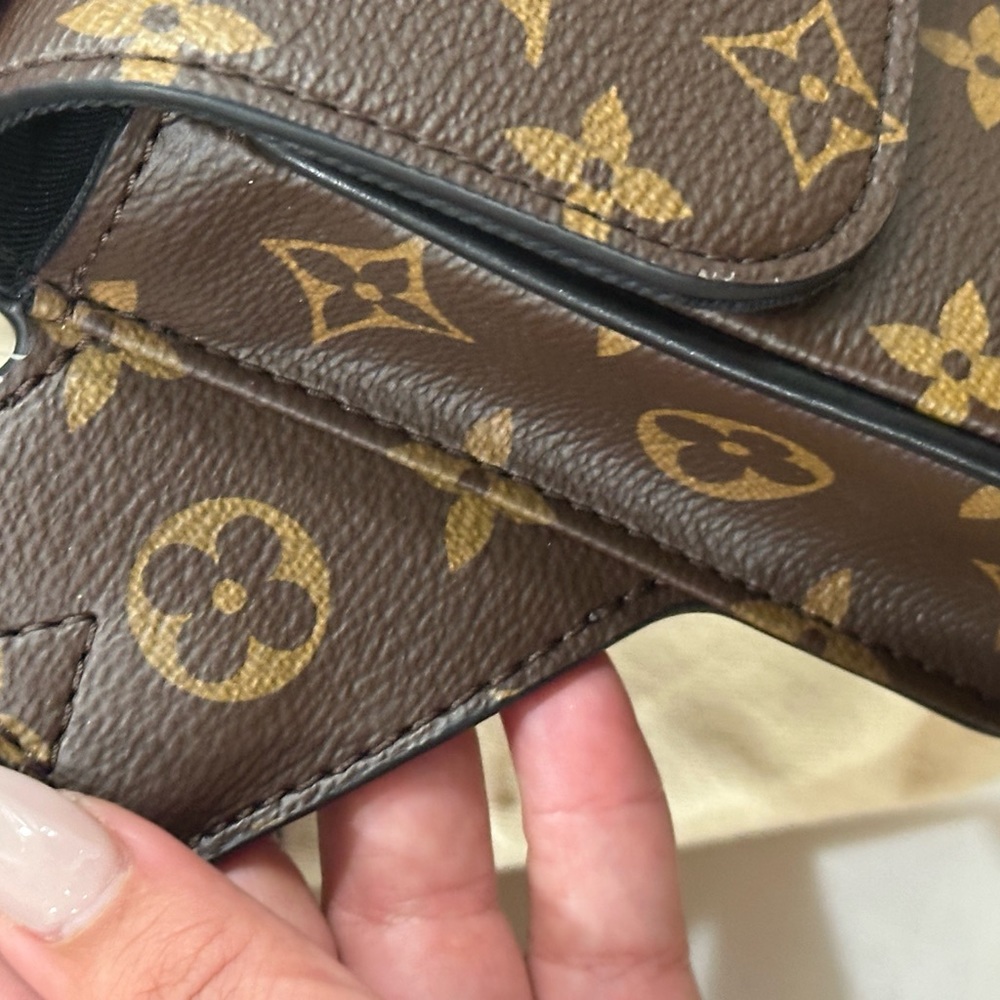Authentic Louis Vuitton Fanny pack - Picture 5 of 9